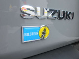 スズキエンブレムの下にはビルシュタインのエンブレム!