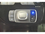 ハイブリッドカーですが運転操作は普通の車と変わりませんのでご安心ください。操作方法はスタッフが説明いたしますのでお気軽にご質問ください