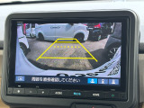バック駐車が苦手な方や、初めてのお車で不安な方も安心。後方の映像をナビ画面に表示するため、周囲を確認しながらスムーズに駐車できます。