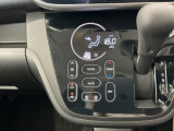 オートエアコン付きです!お好みの温度をセットするだけでエアコンの風量などを自動でコントロール。快適な車内でお過ごしいただけます。