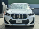 【BMWの伝統】BMWの特徴的な&ldquo;キドニーグリル&rdquo;は、80年以上続く伝統の形でございます。変わらないこだわりのデザインが、プレミアムブランド&ldquo;BMW&rdquo;を創り出します。
