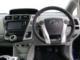 《運転席》目線の位置も高くて運転席からの視界も良好です。シート高さ位置も調整できるので、乗りやすいですね。