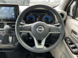 ナビの音量など車両情報を手元で操作できるハンドルスイッチ付き。