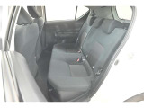 普段のお買い物や通勤、送迎等に十分な荷室スペースを確保しております。セカンドシートを倒すと、大きな荷物の積載も可能です