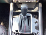 アクセルペダルを踏み込む量や速さに応じて変速パターンをし、人馬一体の運転感覚を発揮してくれる6速オートマ!