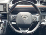 【純正革巻きステアリング】上質な革を使用することで、手にしっかり馴染みとても運転しやすいハンドルです♪