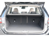 車体構造の見直しや、新型パワーリヤゲートの採用により、荷室幅および荷室開口部を拡大。サイズの大きな荷物の出し入れがしやすくなっております。
