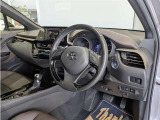 見通しのよいすっきりとした視界で、誰でも運転しやすいです。運転のしやすさは疲れにくさにも繋がりますよ♪