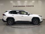 【まるごとクリーニング】シートを取り外し、車内を徹底洗浄。隅々まで丁寧に仕上げています。