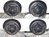純正アルミホイール。タイヤサイズは215/50R17です。