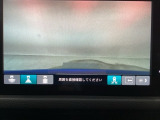 【バックカメラ】運転が苦手な方も車庫入れラクラクです!ギアをリバースに入れれば自動的に切り換わりますので、面倒な操作は不要です♪狭い駐車場もお車を傷つけず安心ですね!