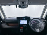落ち着いたカラーの内装で、ゆったりと運転したい方に。