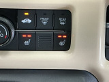 運転席/助手席シートヒーターで寒い日もすぐに温かくなり快適に過ごせます。2段階の温度調整が可能です