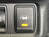 車の車線をカメラで認識し、はみ出しそうな時に警告を発したりステアリング操作を補助して安全運転をサポート!
