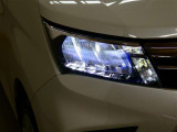 LEDヘッドライトです。デザイン性がよくとても明るいので、夜間の走行や悪天候でも安心です。しかも長寿命!