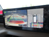 車を上から見下ろしているかのような映像で周囲の状況を確認できるアラウンドビューモニター。狭い駐車場や駐車が苦手な方でも安心。