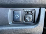電動格納式ドアミラーです。ボタン一つで、ミラーの開閉が出来ます。すれ違いの時や、パーキングの時にこすりにくくなります!