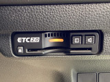 ETC2.0を搭載し、高速道路の料金決済をスムーズに行えるだけでなく、道路情報を活用した高度な運転支援サービスにも対応しています。
