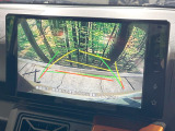 【バックカメラ】駐車時に後方がリアルタイム映像で確認できます。大型商業施設や立体駐車場での駐車時や、夜間のバック時に大活躍!運転スキルに関わらず、今や必須となった装備のひとつです!