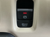 パーキングブレーキはスマートな電子制御式と合わせて渋滞時等にブレーキペダルから足を離しても停車状態を保持してくれるオートブレーキホールド機能で運転が楽になります。スタートはアクセルペダルを踏むだけ