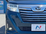 【LEDヘッドライト】悪天候や夜間走行時も良好な視界を確保し安心して運転できる高輝度LEDヘッドライトを装備!点灯速度が早く、消費電力も抑えられています。