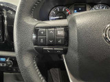 【ステアリングスイッチ】運転中に視線を前に向けたまま画面の操作できます。