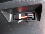 【ETC車載器】は、ビルトインタイプですっきり収納され、見た目も使い勝手も満足のアイテムです。
