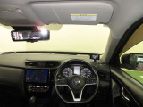 ドライバー目線で、使いやすく安全操作性と良好な視界を実現した運転席です。
