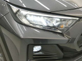 LEDヘッドライトです。デザイン性がよくとても明るいので、夜間の走行や悪天候でも安心です。しかも長寿命!