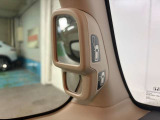 思い通りの場所にラクにピタリと停められるようにと採用した、死角を減らす「ピタ駐ミラー」となります。
