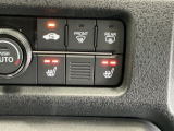 運転席/助手席シートヒーターで寒い日もすぐに温かくなり快適に過ごせます。2段階の温度調整が可能です