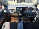 フロントガラスが大きいので、視界が広く感じられます!安心して運転することができますね!