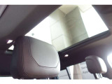サンルーフは車の外観にもアクセントを加えることができます。特に大きなサンルーフやパノラマサンルーフ(全景タイプ)は、車のデザインにスタイリッシュな要素を追加し、車全体の高級感や魅力を引き立てます。