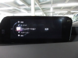 フルセグTV搭載。CD/DVD再生、Bluetoothオーディオに対応しています。
