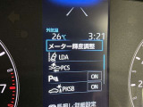 レーンディパーチャーアラートとは車線または走路からの逸脱の可能性を警告すると共に、車線または走路からの逸脱を避けるためのハンドル操作の一部を支援する機能です。詳細は販売店スタッフまでおたずねください。