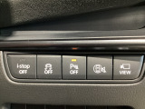 運転席脇のクラスタースイッチ部分にはカメラ切り替えスイッチ、パーキングセンサー、その他走行系スイッチを集中配置しております。