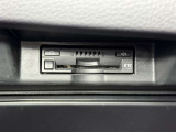 【ETC】高速道路などの料金所における自動料金支払いシステムです。車載器と料金所のアンテナとの間で無線通信を行い、料金を自動で支払うことができます。