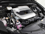 M20A-FXS型 2.0L 直4 DOHCエンジンと3NM型 交流同期電動機のハイブリッドシステム搭載、FF駆動です。