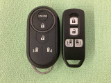 スマートキー付きですからドアロックの開閉およびエンジンスタートが楽々です。電動スライドドアの開け閉めもボタンで操作できます。加えて、純正リモコンエンジンスターター用の操作キーもついています。