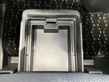 車検証も収納できる助手席シートボックス★その分グローブボックスに収納できます!