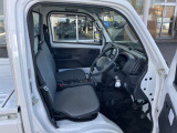 シートのしわ、へたりが少なく座り心地の良いシートです。長時間の運転でも快適にお過ごしいただけます。