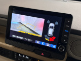 バックギアに入れるだけで自動でリヤカメラに切り替わります!車庫入れやバックが苦手な方にオススメ!