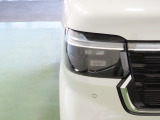 LEDヘッドライトは、点灯の瞬間から光量を発揮し、突然暗くなるトンネルなどでの安定感を高めます。
