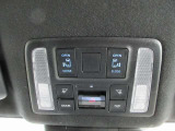 運転席からインパネ部のスイッチを押すだけで、両側スライドドアが自動で開閉します。