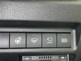オートマチックハイビームとは、先行車や対向車のライトを認識し、ハイビームとロービームを自動で切り替える機能です。夜道の視界を確保します。詳細は販売店スタッフまでおたずねください。