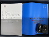 スマートキーは鍵をバッグに入れたままでもドアロックの開閉やエンジンのON・OFFができます。夜間や雨の日も鍵を探さなくて良いので便利です。