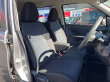ひじ掛けが付いて運転が楽です