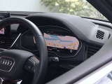 ●隣りの車からウィンドウ越しにバーチャルコクピットが際立っています。大変美しく高級感あふれるインテリアでございます