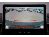 【バックモニター】 後退時に車両の後ろ側を表示します。車庫入れなどでバックする際に安心です。