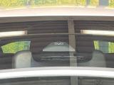 【トヨタセーフティセンス】走行中に前方の車両等を認識し、衝突しそうな時は警報とブレーキで衝突回避と被害軽減をアシスト。より安全にドライブをお楽しみいただけます。